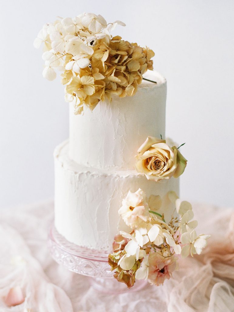 vintage gold floral wedding cake
designs by Hemingway