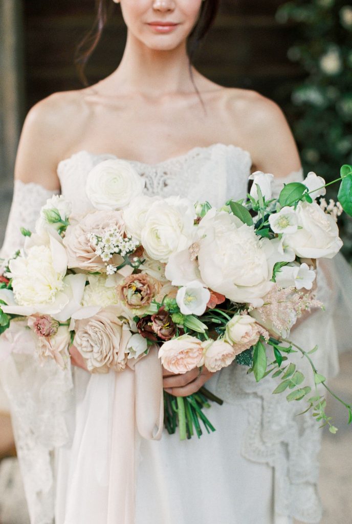 white blush wedding bouquet