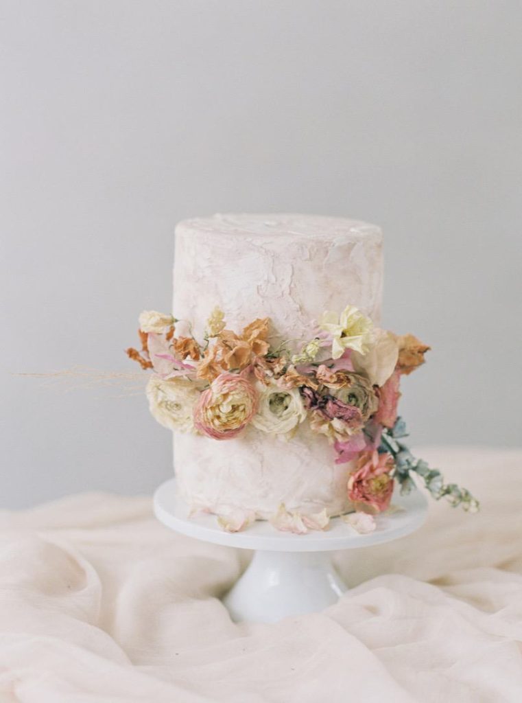Hawaii -Wedding- Cake-dried-flowers