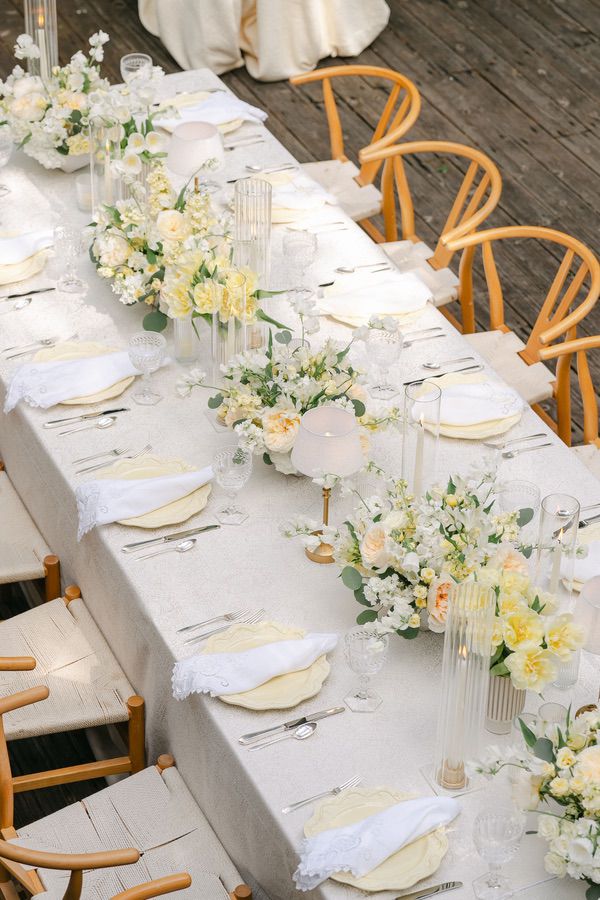 hawaii wedding florist pale yellow floral recption table